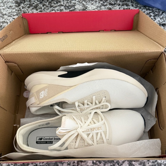 New Balance Women's DynaSoft Nergize Sport V2 Cross Trainer Sneaker - Picture 1 of 7